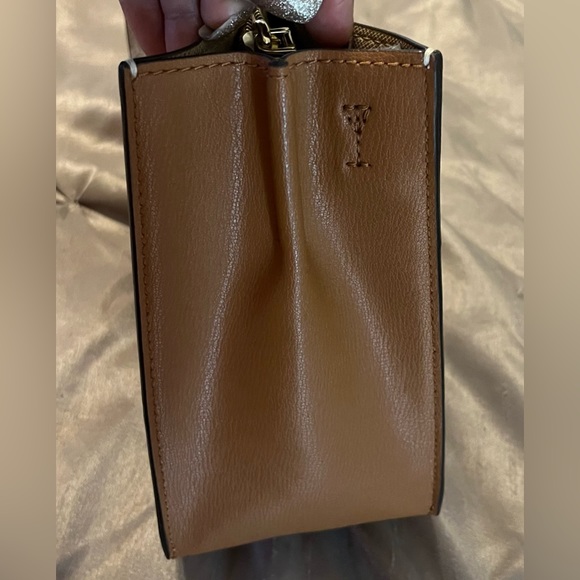 Michael Kors Mercer Medium Accordion Leather Tote Vanilla - Picture 11 of 13